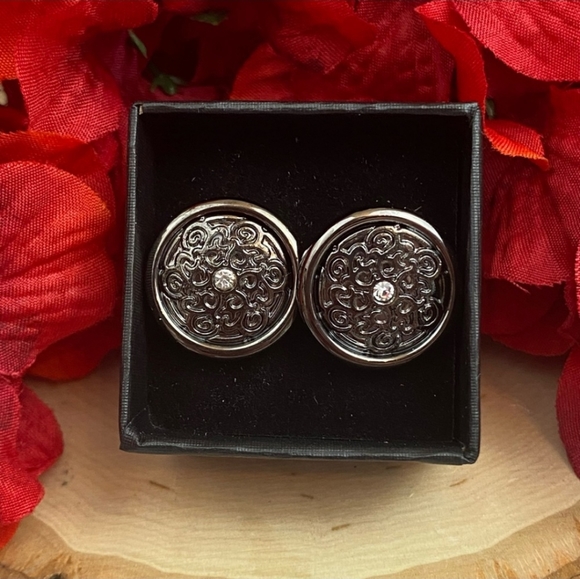 *New In Box Stunning Round Silver & Gunmetal Crystal Cufflinks* - Picture 5 of 6